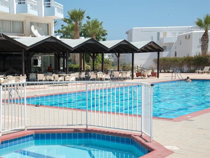 Polycarpia Hotel Pernera Extérieur photo