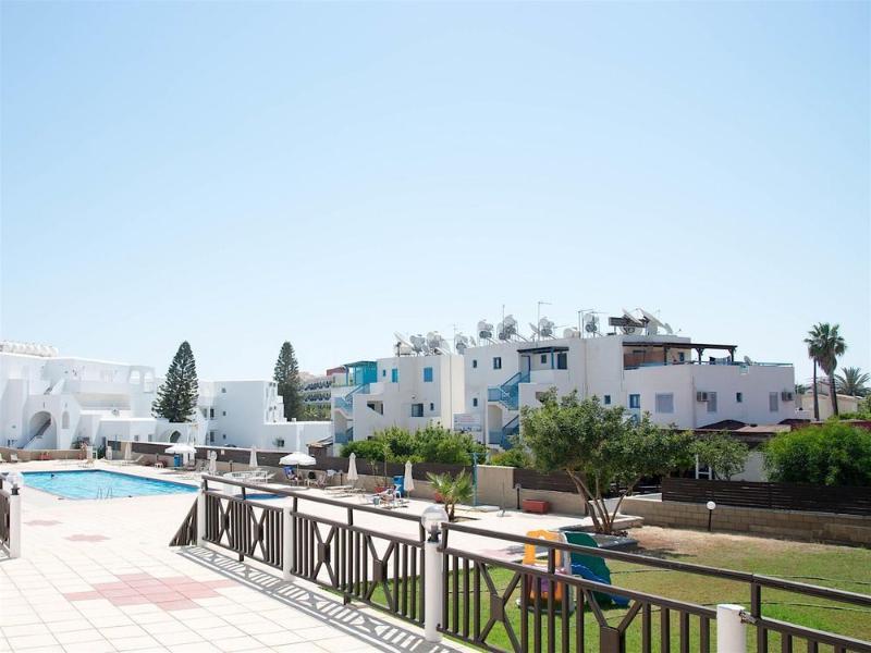 Polycarpia Hotel Pernera Extérieur photo